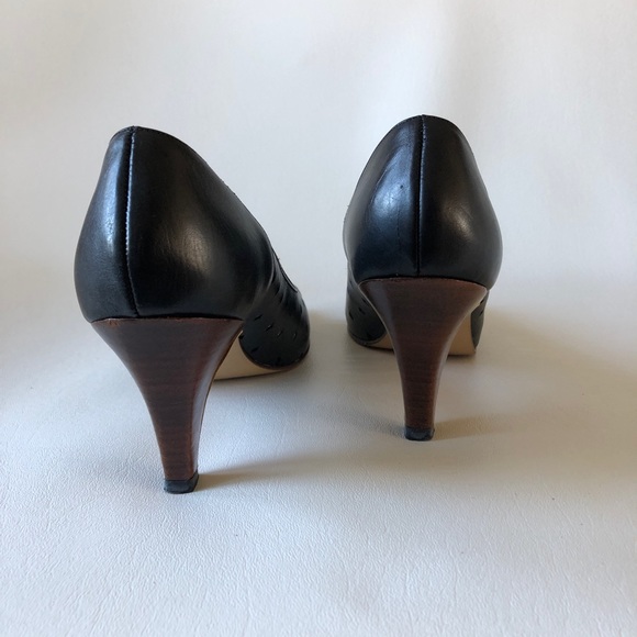 Not your ordinary black pump! - Picture 5 of 8